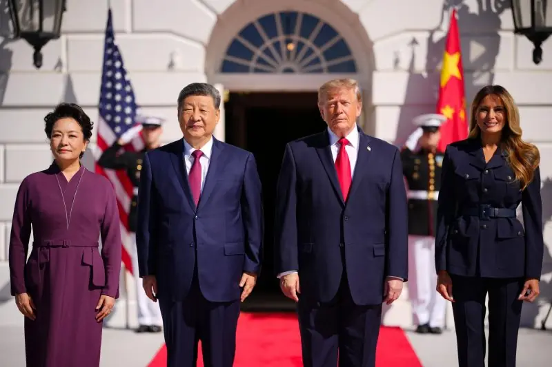 Xi Visits U.S. Archives, Views Founding Documents with Trump