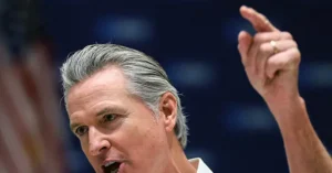 California Governor Signs Ten New Gun Control Laws
