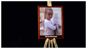 The news photo features a framed image of a young girl, identified as Myriam Monsonego, displayed on an easel.