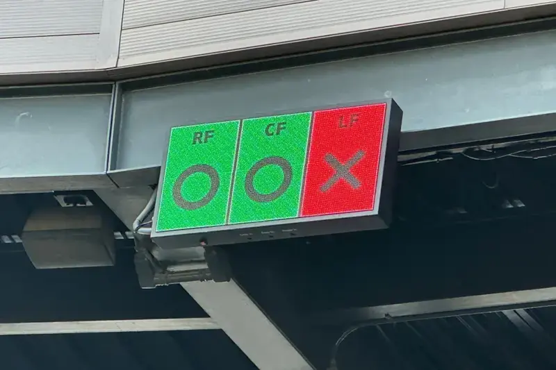 The image shows a scoreboard with the letters "RF," "CF," and "LF" indicating the positions of players in a baseball game, with "O" and "X" symbols displayed on the green and red sections, respectively.
